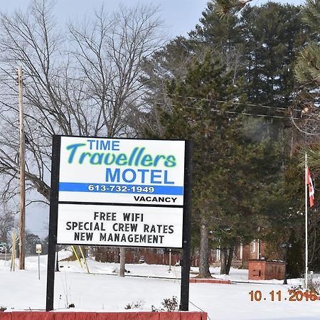 Time Travellers Motel Petawawa 外观 照片