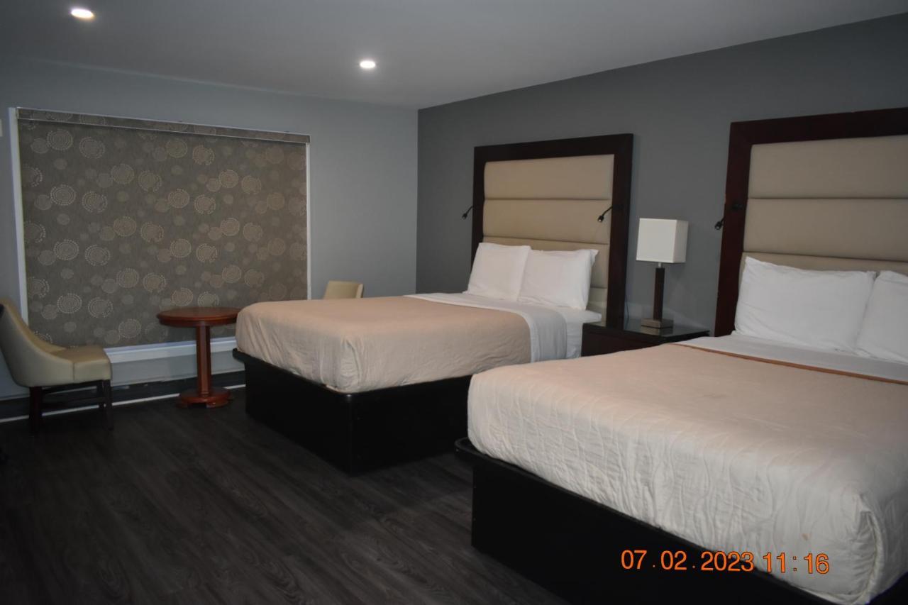 Time Travellers Motel Petawawa 外观 照片