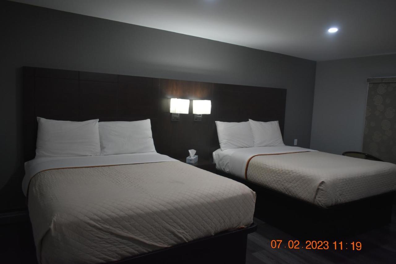 Time Travellers Motel Petawawa 外观 照片