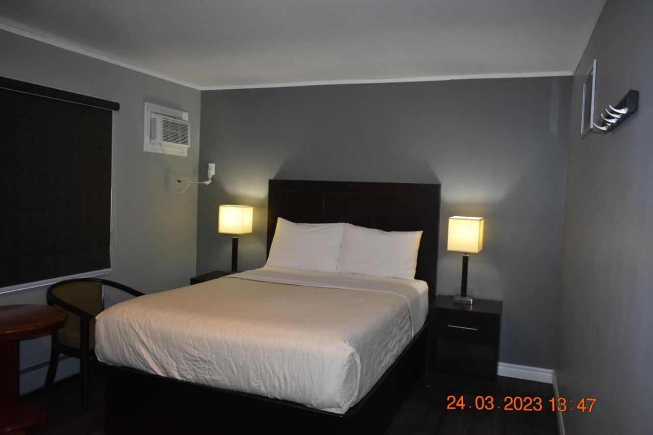 Time Travellers Motel Petawawa 外观 照片